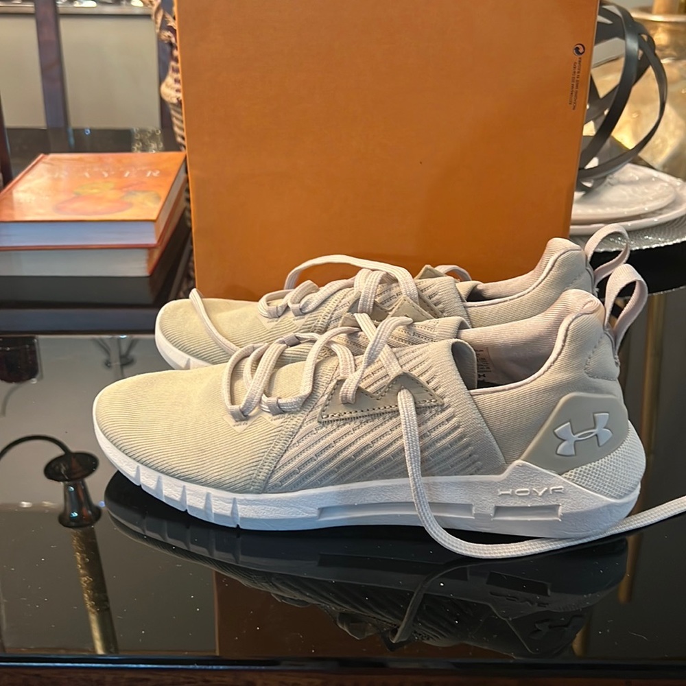 Under Armour Tan/Cream/Beige shoes size 9